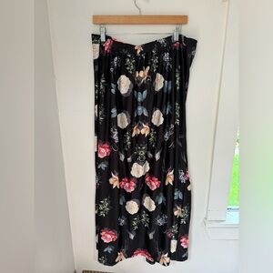 H. Vintage black maxi floral skirt size 2x